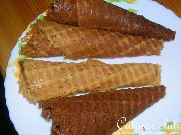 Рассыпчатые вафли с медовым ароматом и кедровыми орехами