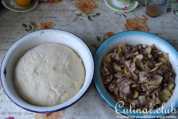 Цкен- пирог с бараниной и картофелем