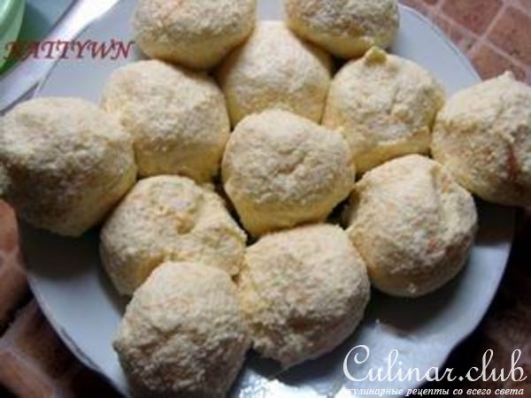 Необычные сырники с шоколадом и малиновым соусом на завтрак.