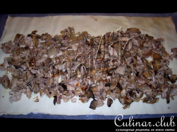 Рулет с курицей, сыром и грибами
