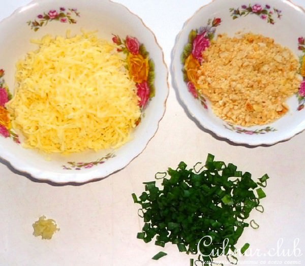 Слоёные палочки с сыром и арахисом