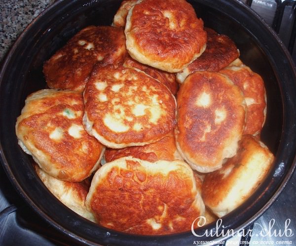 Пирожки с куриным фаршем и зеленью