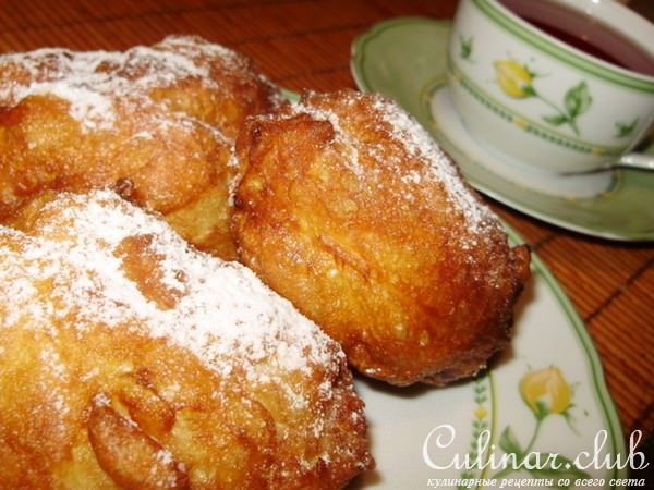Дрожжевые оладьи с яблоками