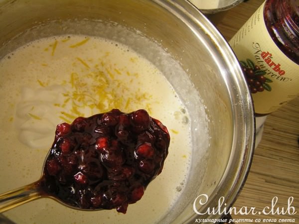 Пончики с брусникой