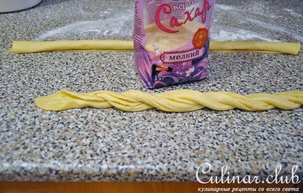 Калачики сметанные с коричневым сахаром и корицей.
