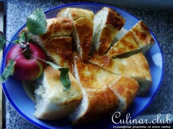 Пирог с шампиньонами и луком пореем