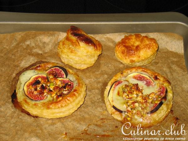 Слойки с рокфором и инжиром