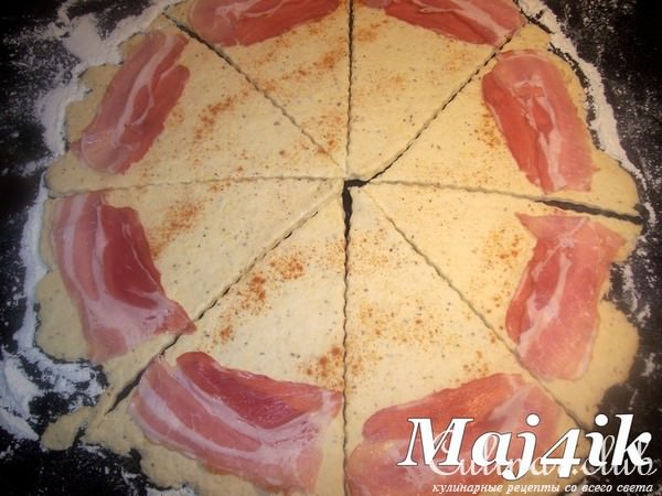 Сырные рогалики с сыром и беконом