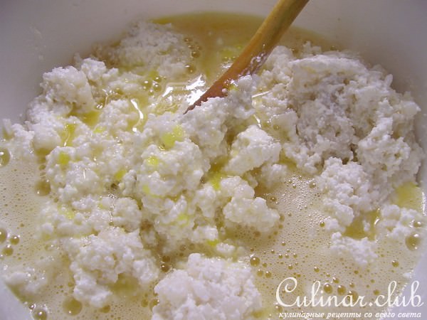 Творожная запеканка с рисом и изюмом 