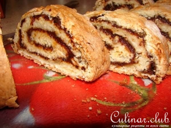 Рулет с сухофруктами и тортик из него.