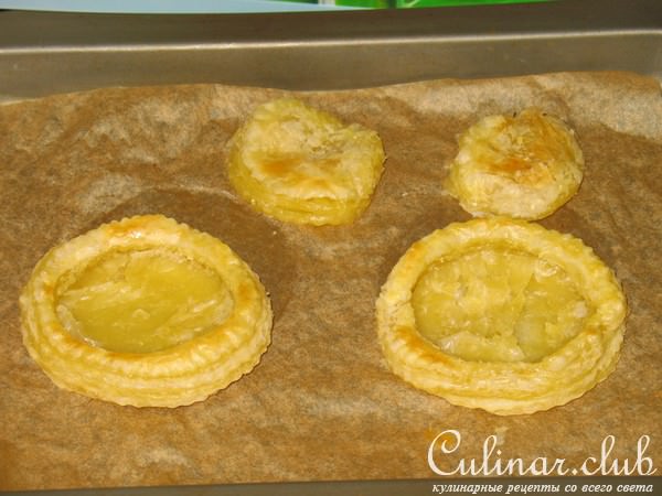 Слойки с рокфором и инжиром