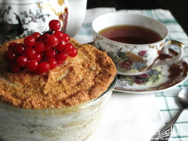Рисовый завтрак с грушей под кокосовым суфле