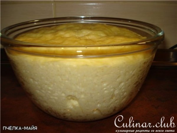 Рогалики с вишней и сгущёнкой.