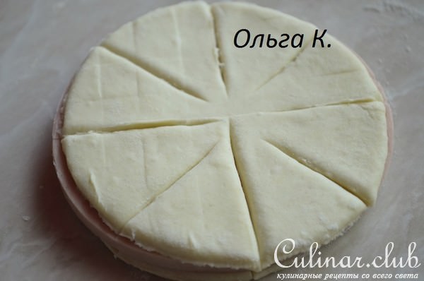 Слойки с колбасой на пикник