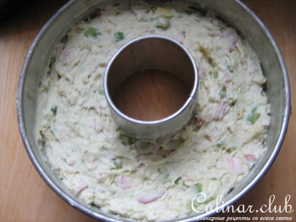 Закусочный кекс с авокадо и беконом.