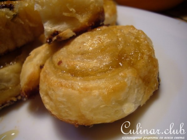 Слоёные улитки с мёдом и бадьяном. (возможно вариант)