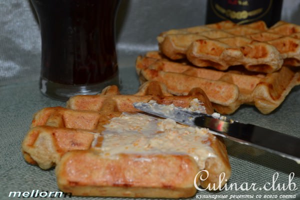 Цельнозерновые вафли с творогом и сыром