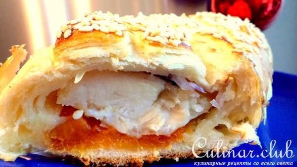 "Золотой петушок" с курагой и сыром в "рубашке" из слоеного теста.