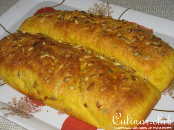 Тыквеный хлеб с зеленым луком и семечками