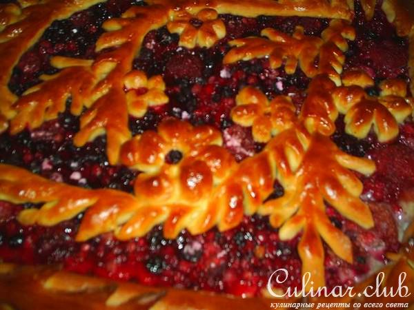 Открытый пирог с ягодами
