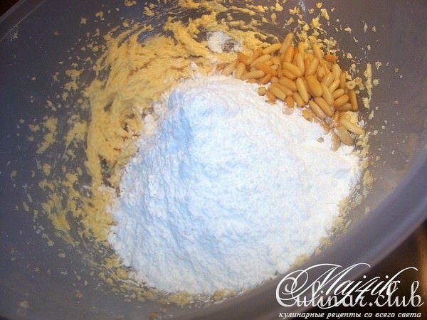 Сладкое печенье "Любимое" с кедровыми орешками