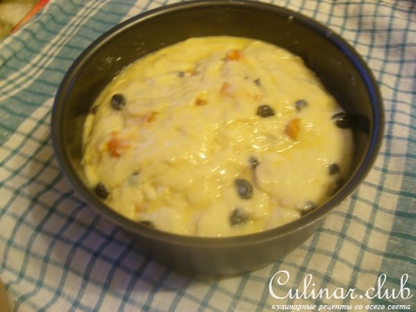 Кулич с орехами и курагой