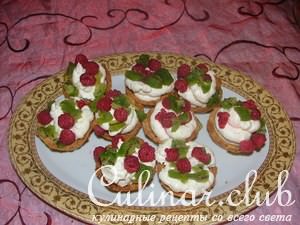 Корзиночки с кремом панакотта и фруктами