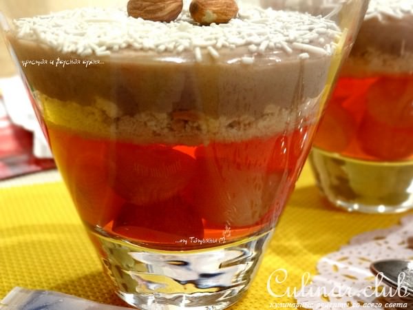 Фруктово-молочное желе с корицей и прослойкой из печенья