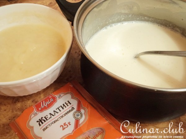 Грушевая панна котта с кофейным соусом и карамелизированными грушами