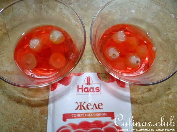 Фруктово-молочное желе с корицей и прослойкой из печенья